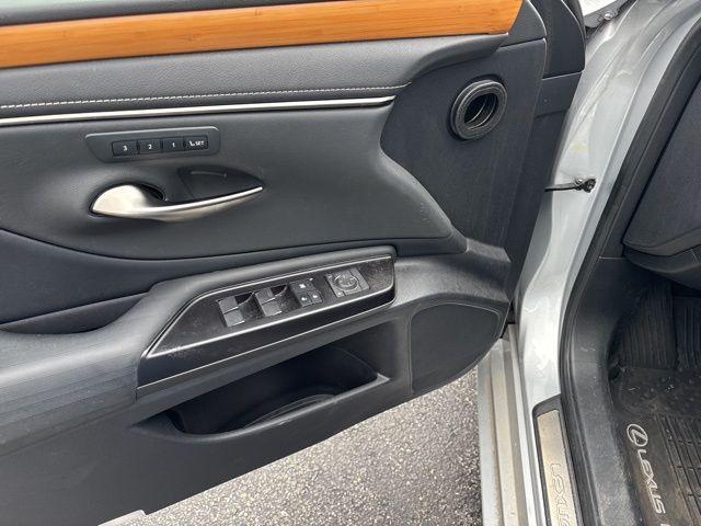used 2019 Lexus ES 300h car, priced at $31,930