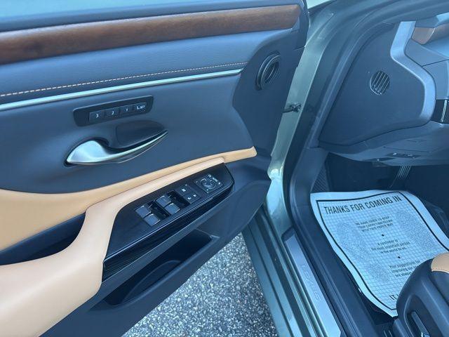 new 2025 Lexus ES 350 car, priced at $47,615