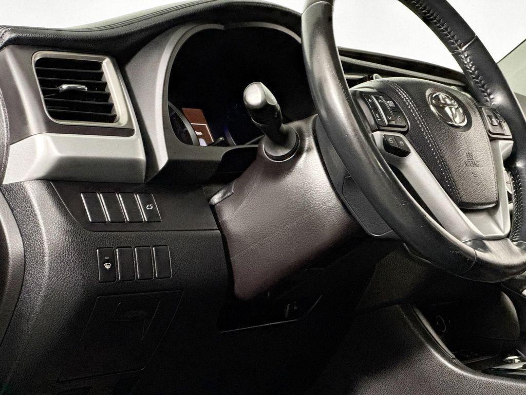used 2016 Toyota Highlander car, priced at $20,980