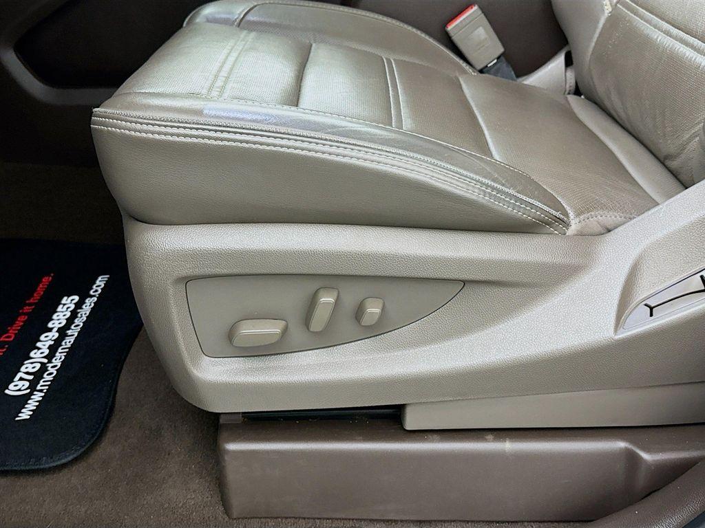 used 2020 GMC Yukon XL car, priced at $35,980