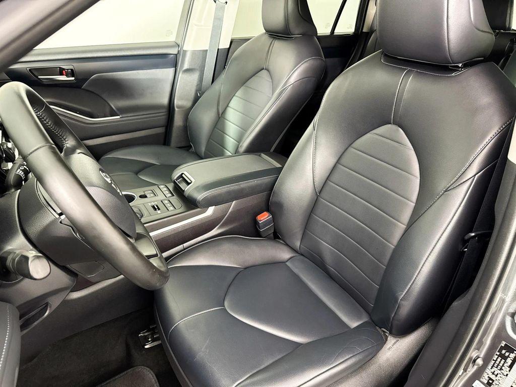 used 2022 Toyota Highlander car, priced at $34,980