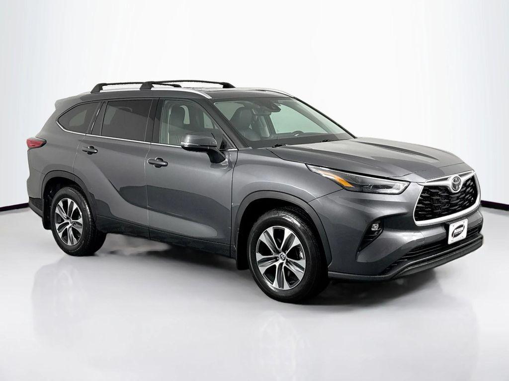 used 2022 Toyota Highlander car, priced at $34,980