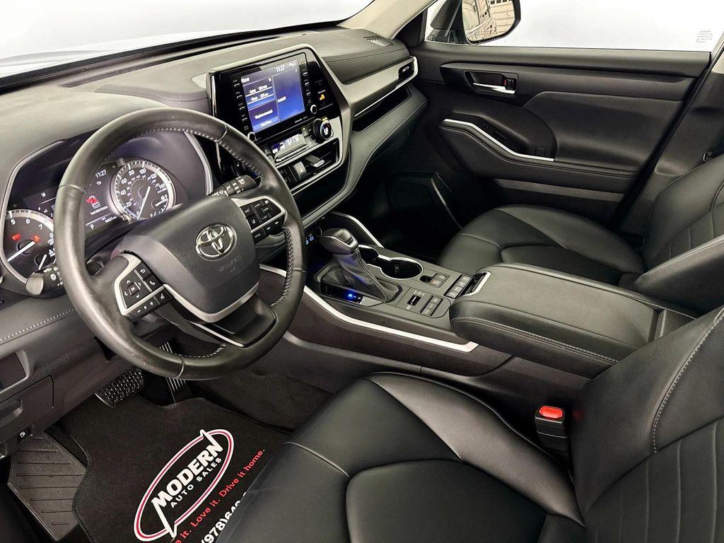 used 2022 Toyota Highlander car, priced at $34,980
