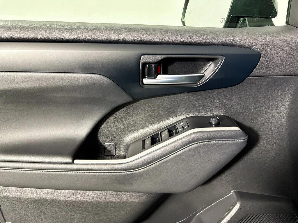 used 2022 Toyota Highlander car, priced at $34,980