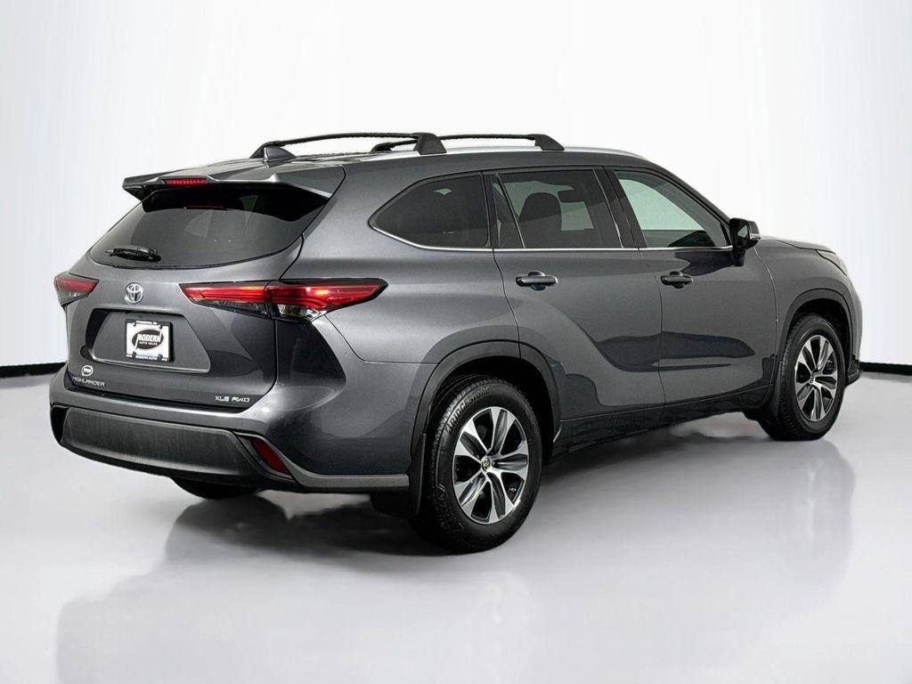 used 2022 Toyota Highlander car, priced at $34,980