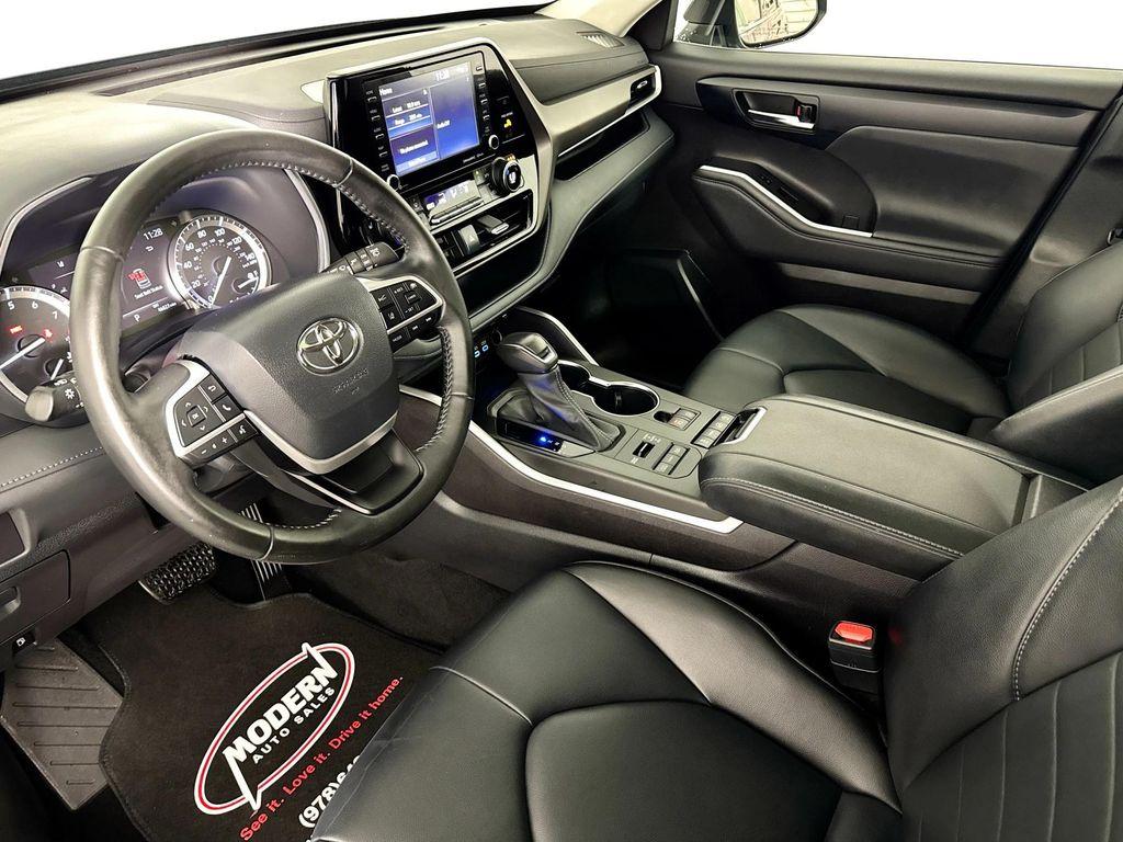 used 2022 Toyota Highlander car, priced at $34,980