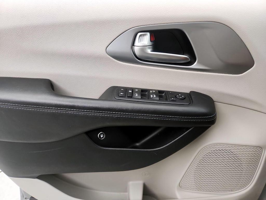 used 2018 Chrysler Pacifica Hybrid car, priced at $27,998