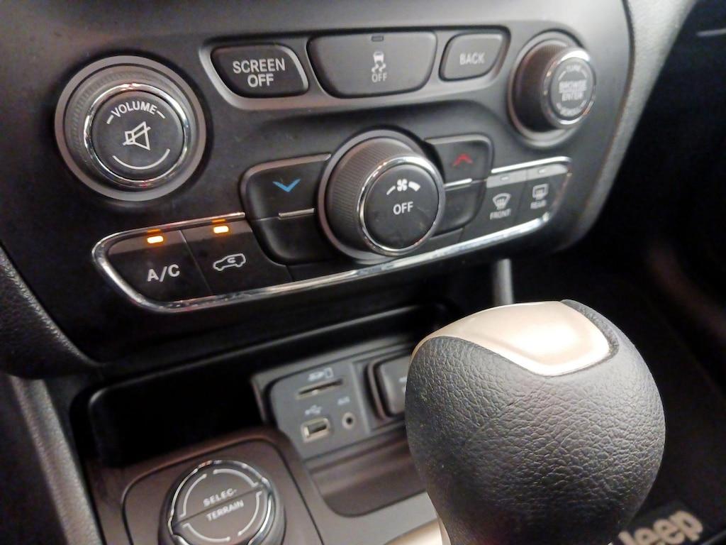 used 2014 Jeep Cherokee car, priced at $12,998