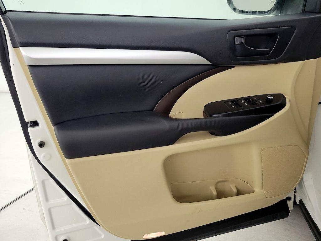 used 2015 Toyota Highlander car, priced at $21,998