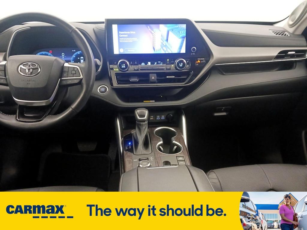 used 2023 Toyota Highlander car, priced at $46,998