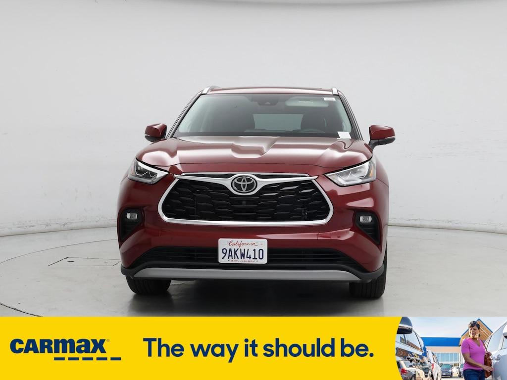 used 2022 Toyota Highlander car, priced at $46,998