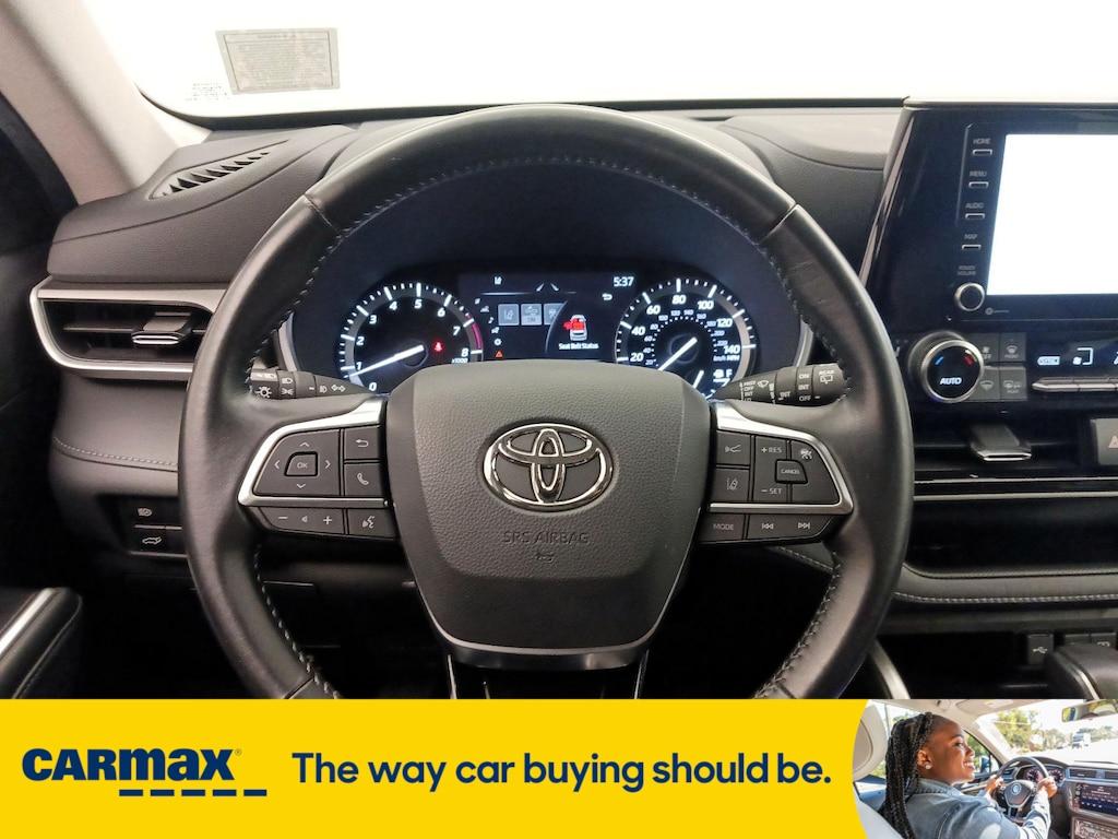 used 2021 Toyota Highlander car, priced at $34,998
