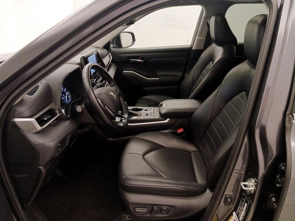 used 2021 Toyota Highlander car, priced at $34,998