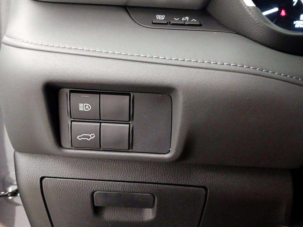 used 2021 Toyota Highlander car, priced at $34,998