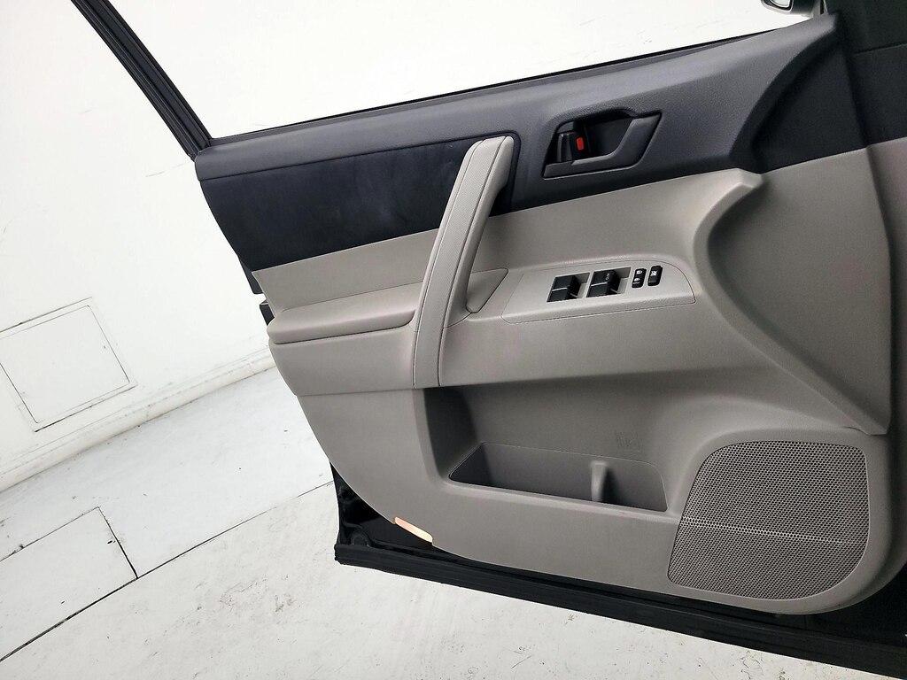 used 2013 Toyota Highlander car, priced at $15,998