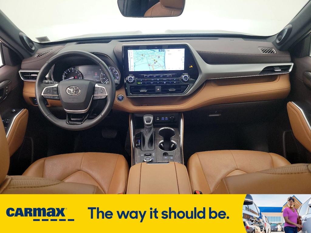 used 2022 Toyota Highlander car, priced at $45,998
