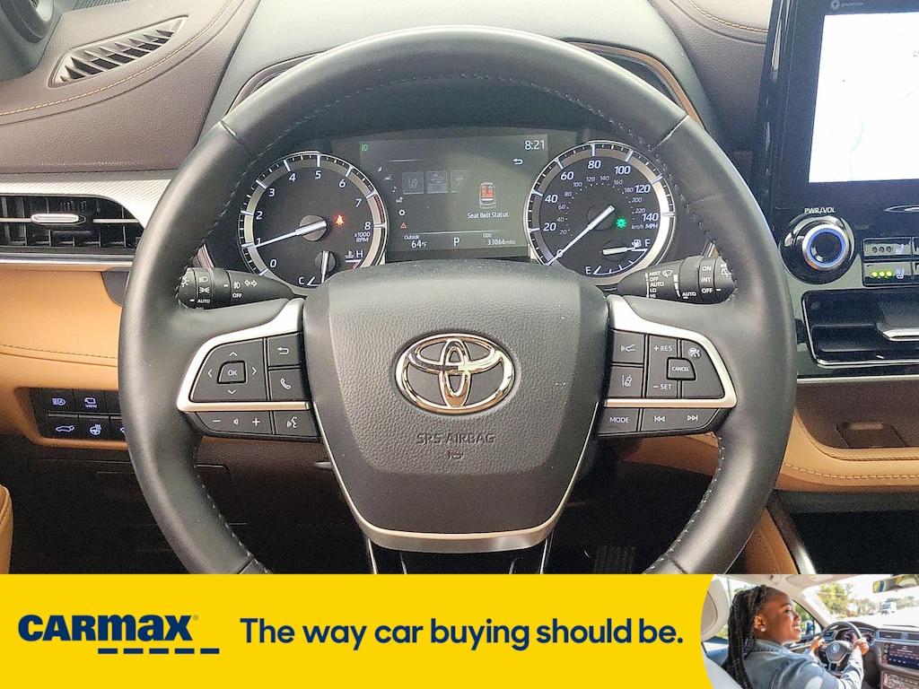 used 2022 Toyota Highlander car, priced at $45,998