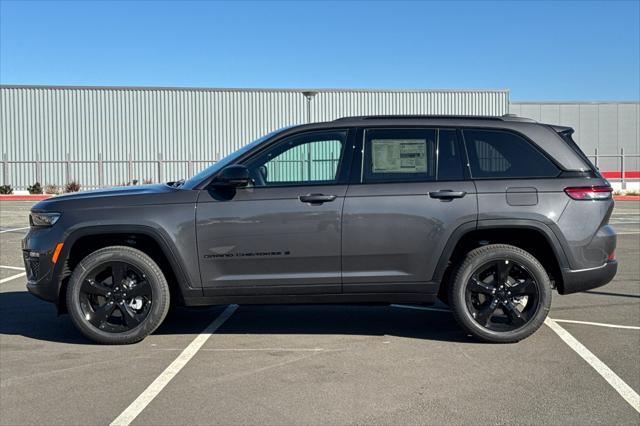 new 2025 Jeep Grand Cherokee car, priced at $50,455