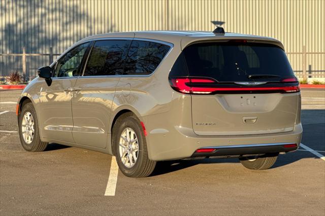 new 2025 Chrysler Pacifica car, priced at $42,920