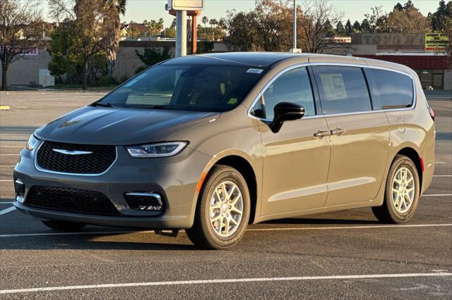 new 2025 Chrysler Pacifica car, priced at $42,920