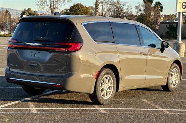 new 2025 Chrysler Pacifica car, priced at $42,920