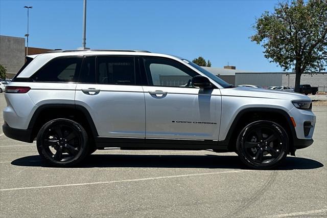 new 2024 Jeep Grand Cherokee car, priced at $40,170