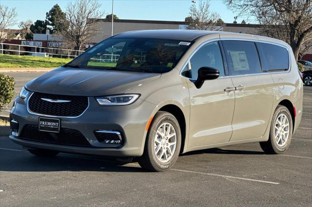 new 2025 Chrysler Pacifica car, priced at $41,640