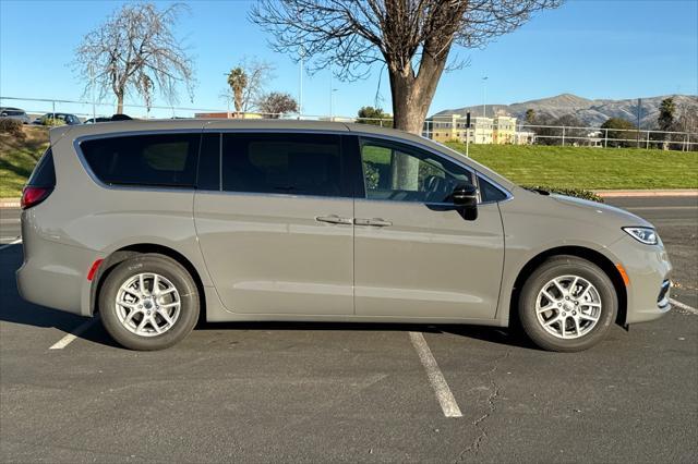 new 2025 Chrysler Pacifica car, priced at $41,640