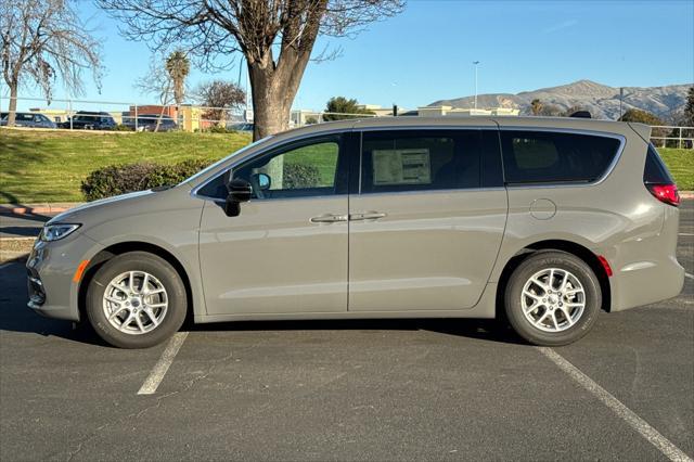 new 2025 Chrysler Pacifica car, priced at $41,640