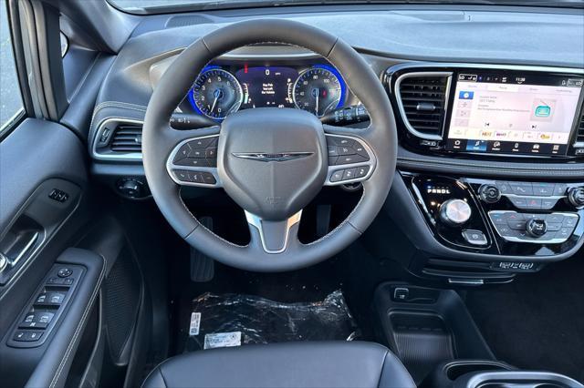 new 2025 Chrysler Pacifica car, priced at $41,640