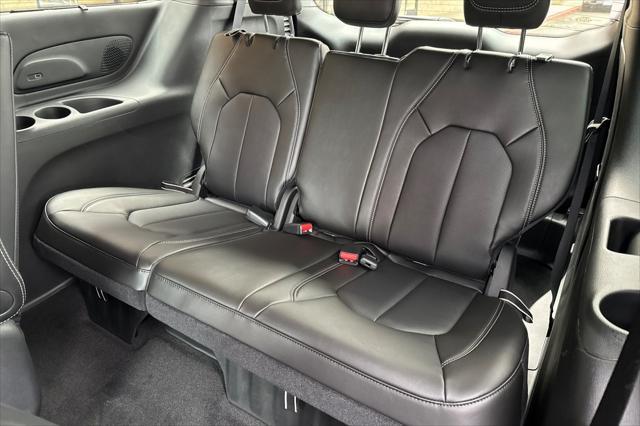 new 2025 Chrysler Pacifica Hybrid car, priced at $53,501