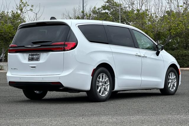 new 2024 Chrysler Pacifica car, priced at $41,645