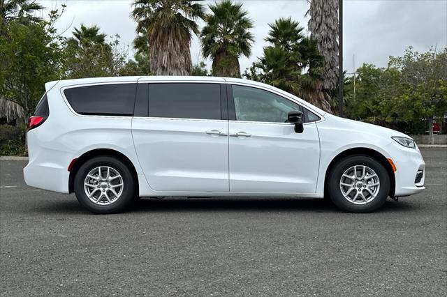 new 2024 Chrysler Pacifica car, priced at $41,645