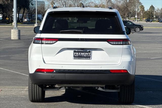 new 2025 Jeep Grand Cherokee car, priced at $41,080