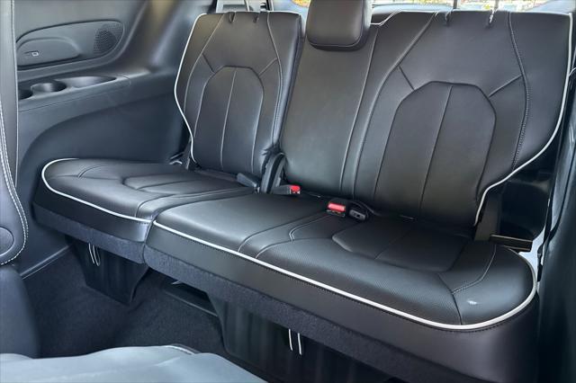 new 2025 Chrysler Pacifica Hybrid car, priced at $53,951