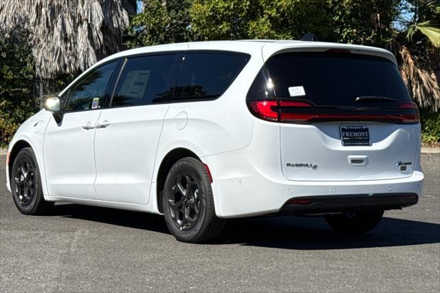 new 2023 Chrysler Pacifica Hybrid car, priced at $45,975