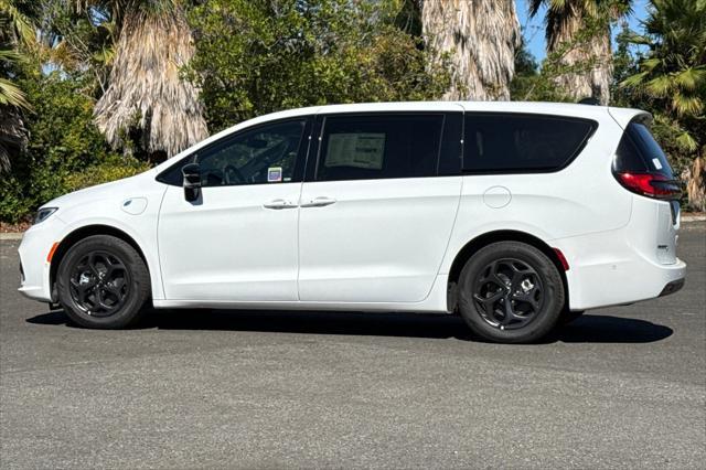 new 2023 Chrysler Pacifica Hybrid car, priced at $45,975