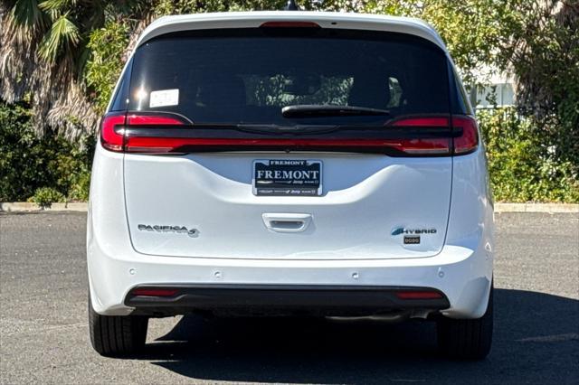 new 2023 Chrysler Pacifica Hybrid car, priced at $45,975