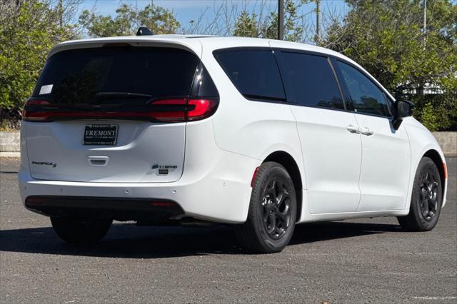 new 2023 Chrysler Pacifica Hybrid car, priced at $45,975