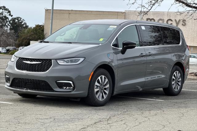 new 2025 Chrysler Pacifica Hybrid car, priced at $49,450