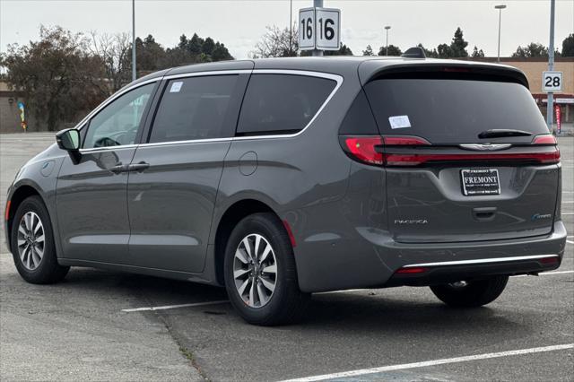 new 2025 Chrysler Pacifica Hybrid car, priced at $49,450