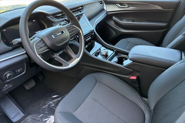 new 2025 Jeep Grand Cherokee car, priced at $39,977