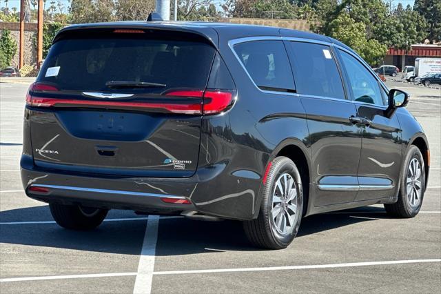 new 2023 Chrysler Pacifica Hybrid car, priced at $44,680