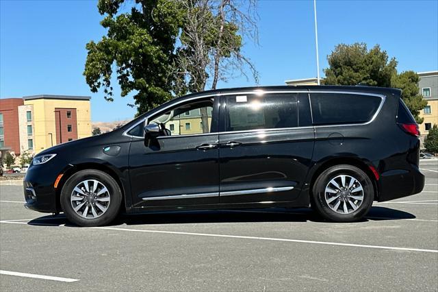 new 2023 Chrysler Pacifica Hybrid car, priced at $44,680