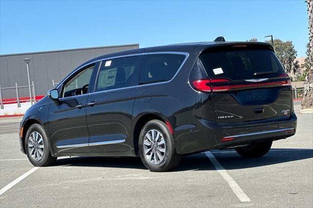 new 2023 Chrysler Pacifica Hybrid car, priced at $44,680