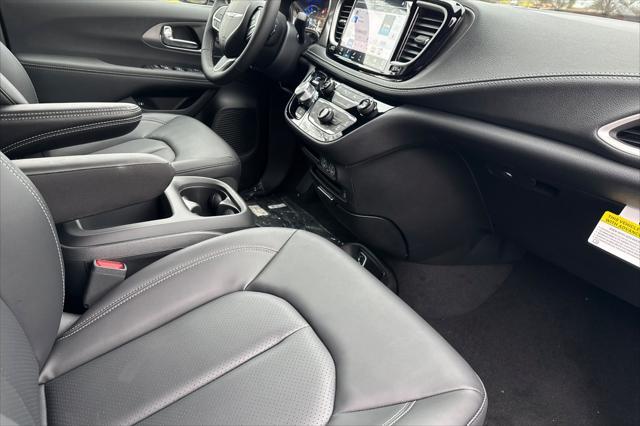 new 2025 Chrysler Pacifica Hybrid car, priced at $53,006