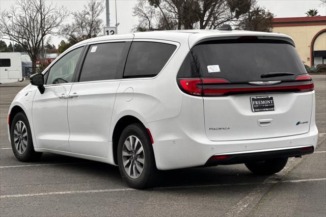new 2025 Chrysler Pacifica Hybrid car, priced at $53,006