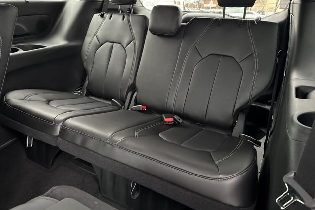 new 2025 Chrysler Pacifica Hybrid car, priced at $53,006
