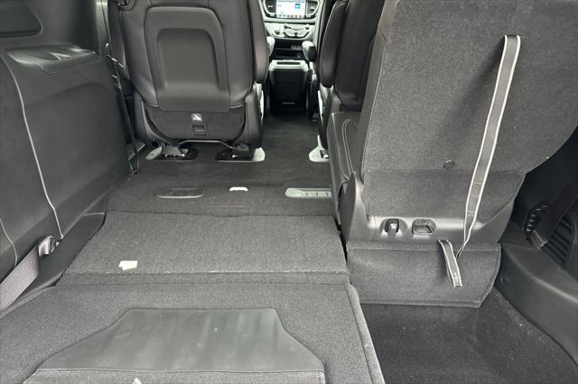 new 2025 Chrysler Pacifica Hybrid car, priced at $53,006