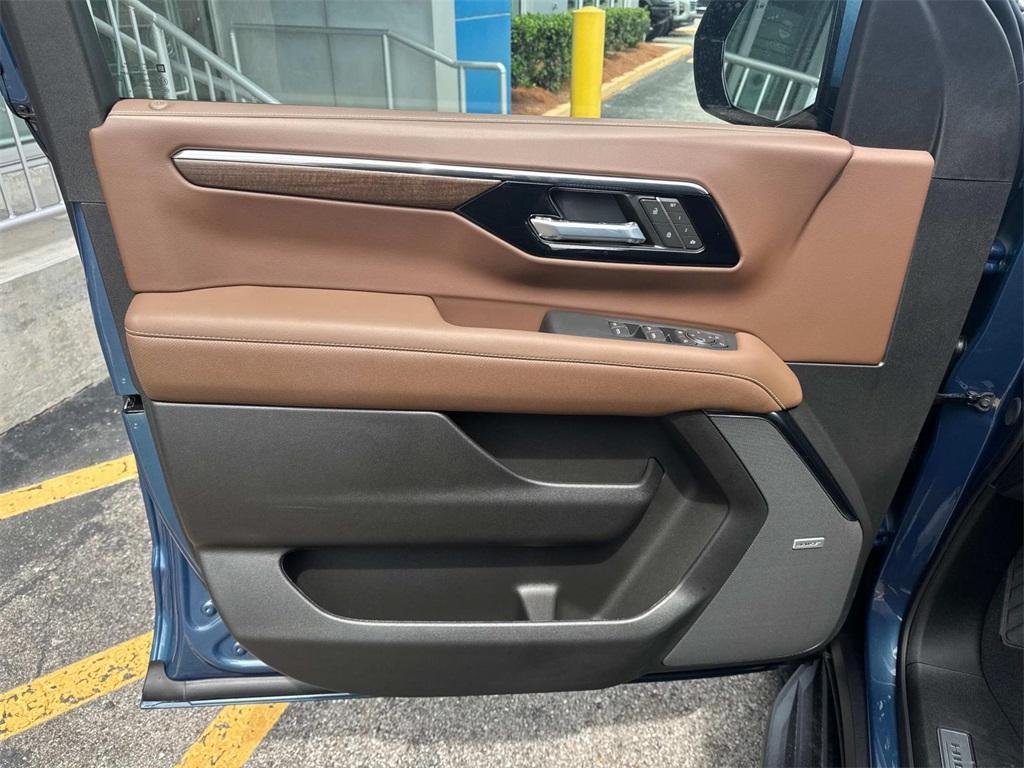 new 2025 Chevrolet Suburban car, priced at $84,320